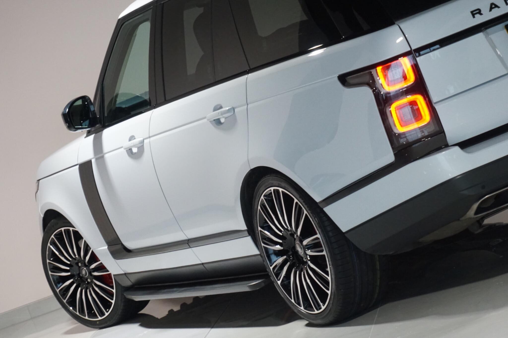 Land Rover Range Rover 2.0 P400e 13.1kWh Vogue SUV 5dr Petrol Plug-in Hybrid Auto 4WD Euro 6 (s/s) (404 ps)